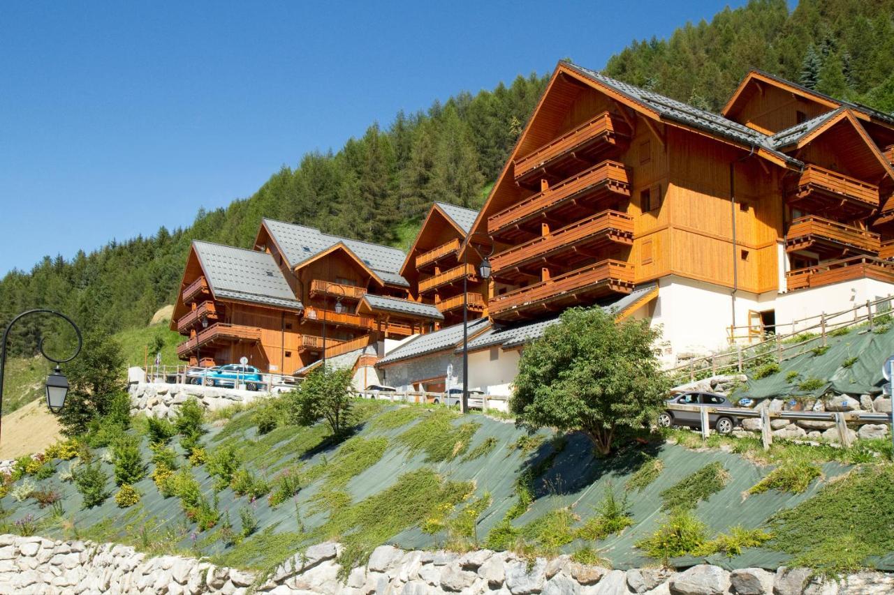 Residence Odalys Le Hameau Et Les Chalets De La Vallee D'Or Valloire Exteriör bild