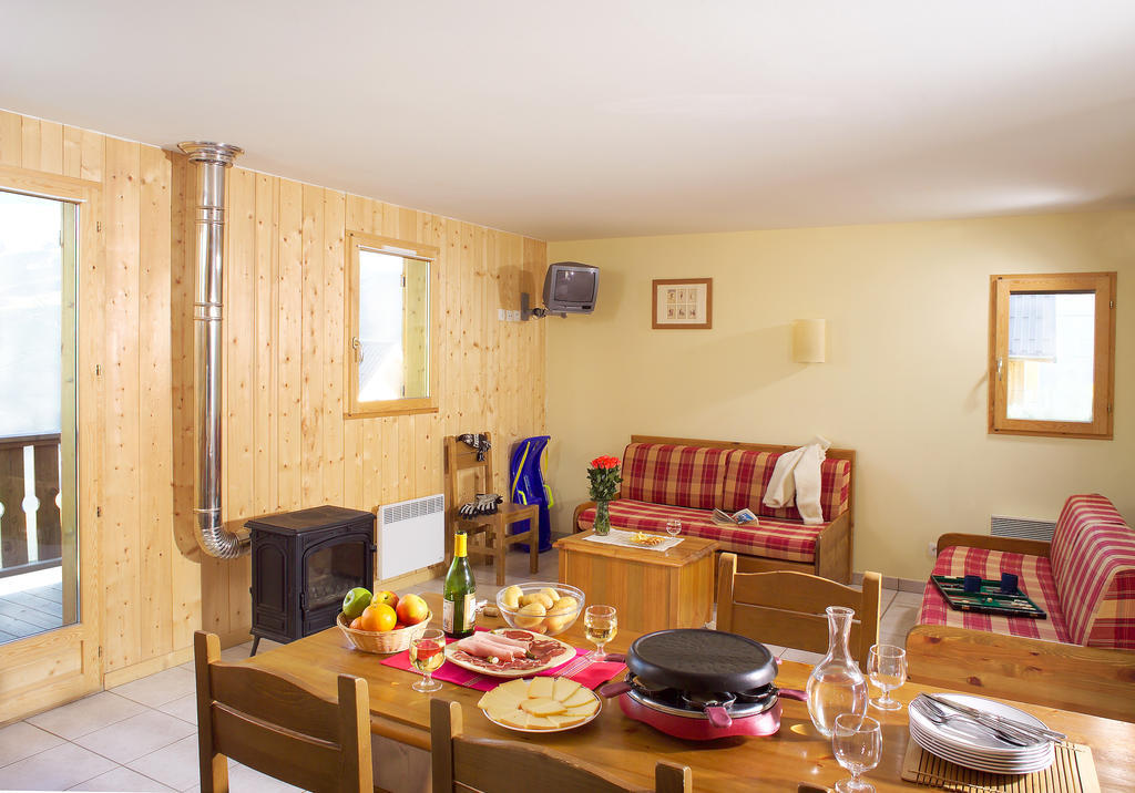 Residence Odalys Le Hameau Et Les Chalets De La Vallee D'Or Valloire Exteriör bild
