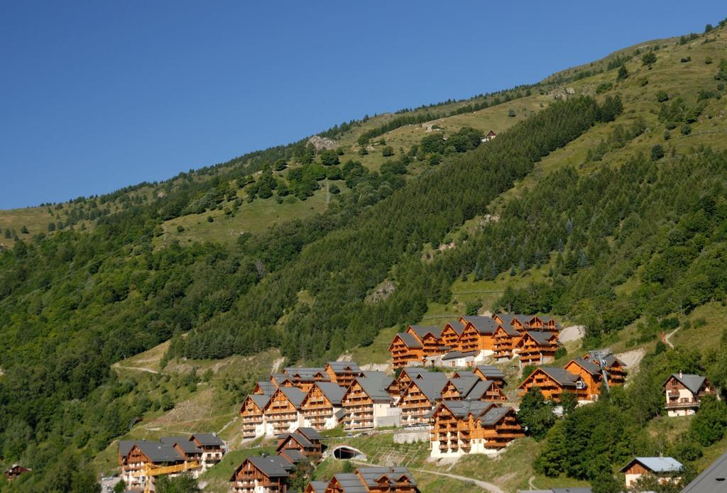 Residence Odalys Le Hameau Et Les Chalets De La Vallee D'Or Valloire Exteriör bild