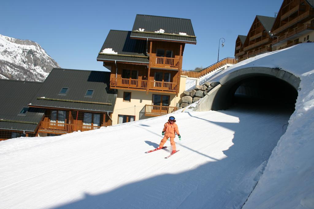 Residence Odalys Le Hameau Et Les Chalets De La Vallee D'Or Valloire Exteriör bild